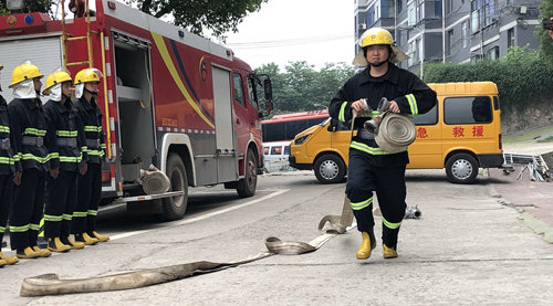 宜都園區(qū)蒲東亞榮獲“2018年度全省專職消防隊伍先進工作者”榮譽稱號(圖2)